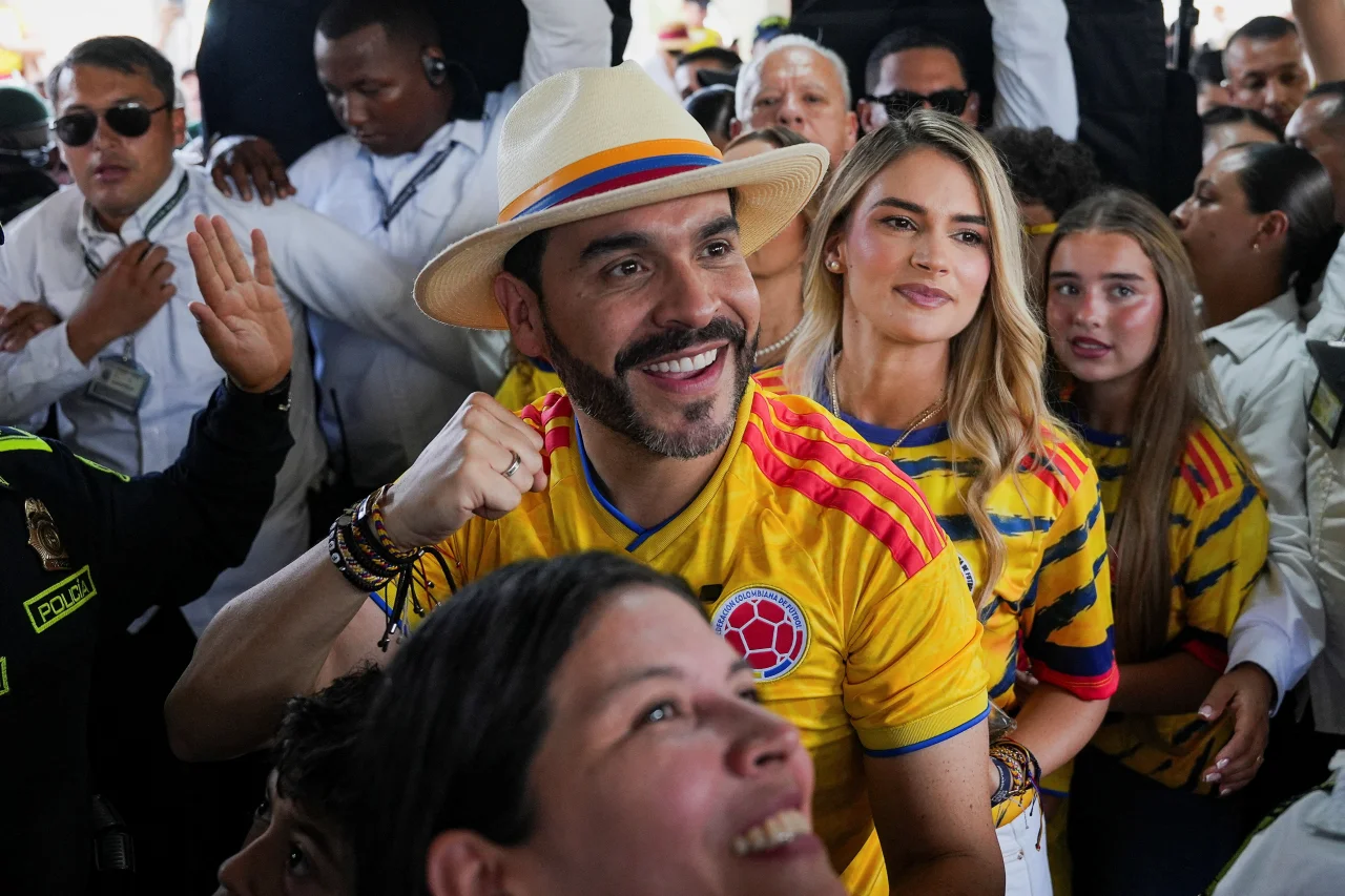 Milei, Flávio Bolsonaro e Marco Rubio parabenizam Espriella após resultado preliminar que o aponta como vencedor das eleições na Colômbia; veja repercussão